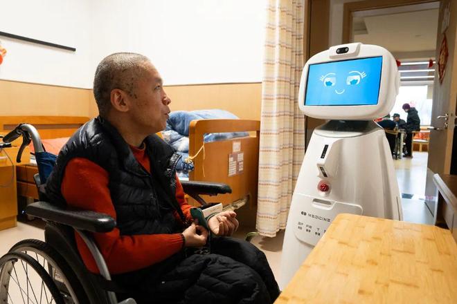 老人或许比00后还会玩开元棋牌网站现在的退休(图5)